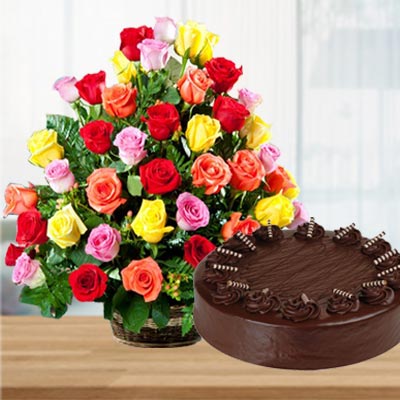 Fresh Roses with Cake for Midnight