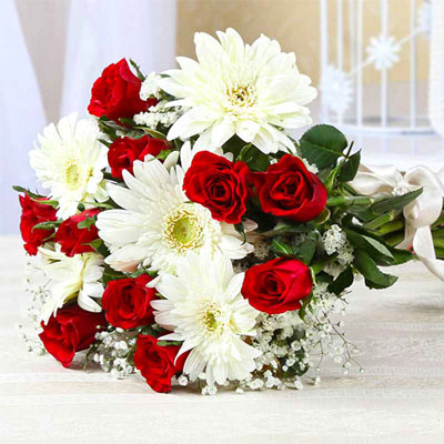 Red & White Bouquet – Midnight Delivery