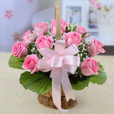 Elegant Pink Rose Basket – Midnight Delivery