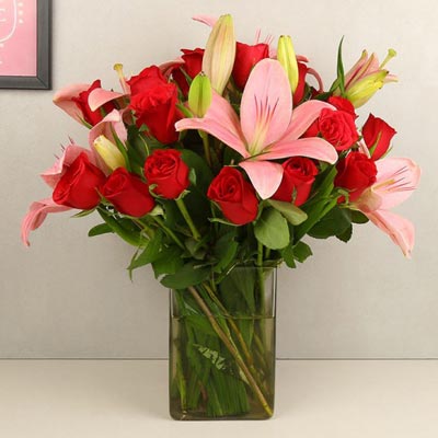 Wonderful Floral Vase – Midnight Delivery