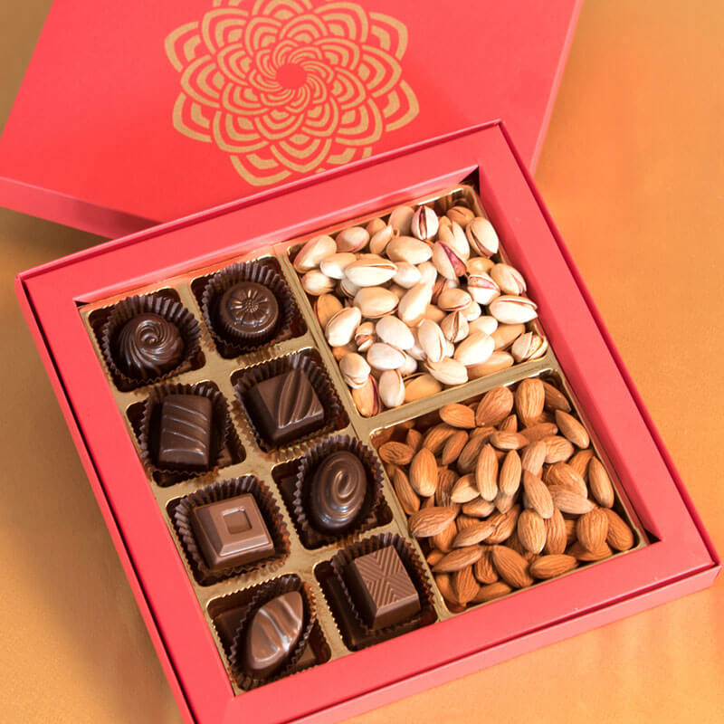 Charming Box with Classic Truffles and Dry Fruits